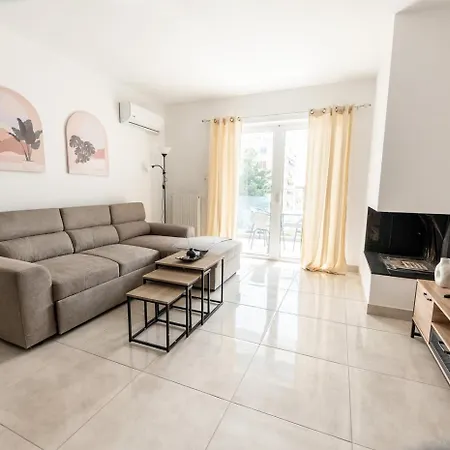 Drapetsona Modern Living Apartment